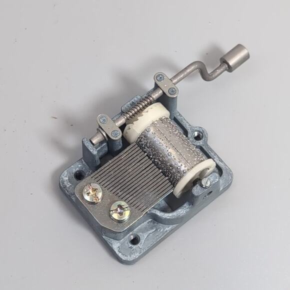 Vintage Hurdy Gurdy Music Box "Beautiful Dreamer" Song w/ Box - Picture 2 of 5